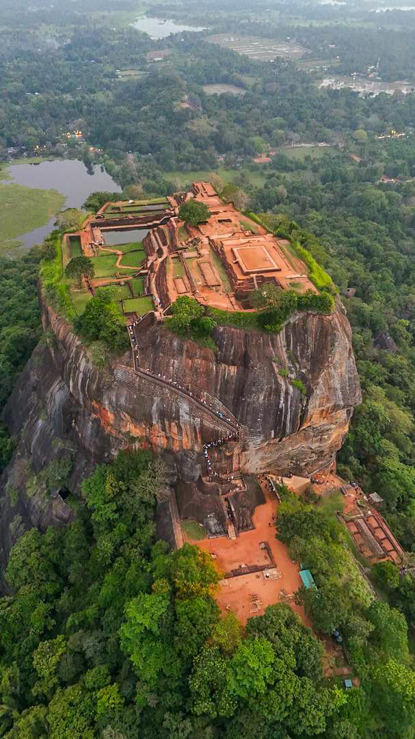 Sigiriya-Felsen aus der Luft, Sri Lanka